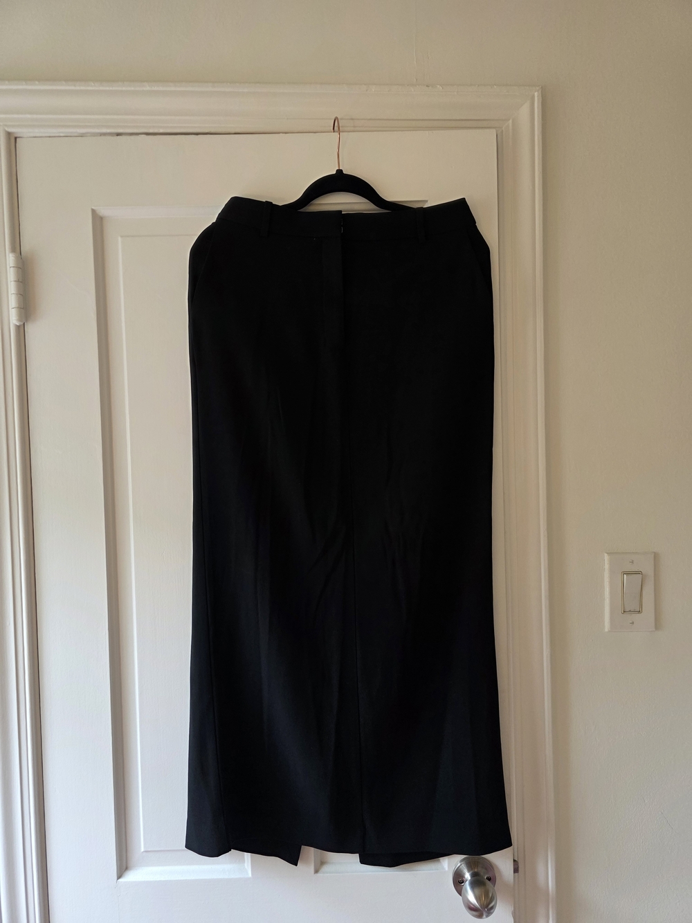 Aritzia Black Maxi Skirt with Sleek Silhouette